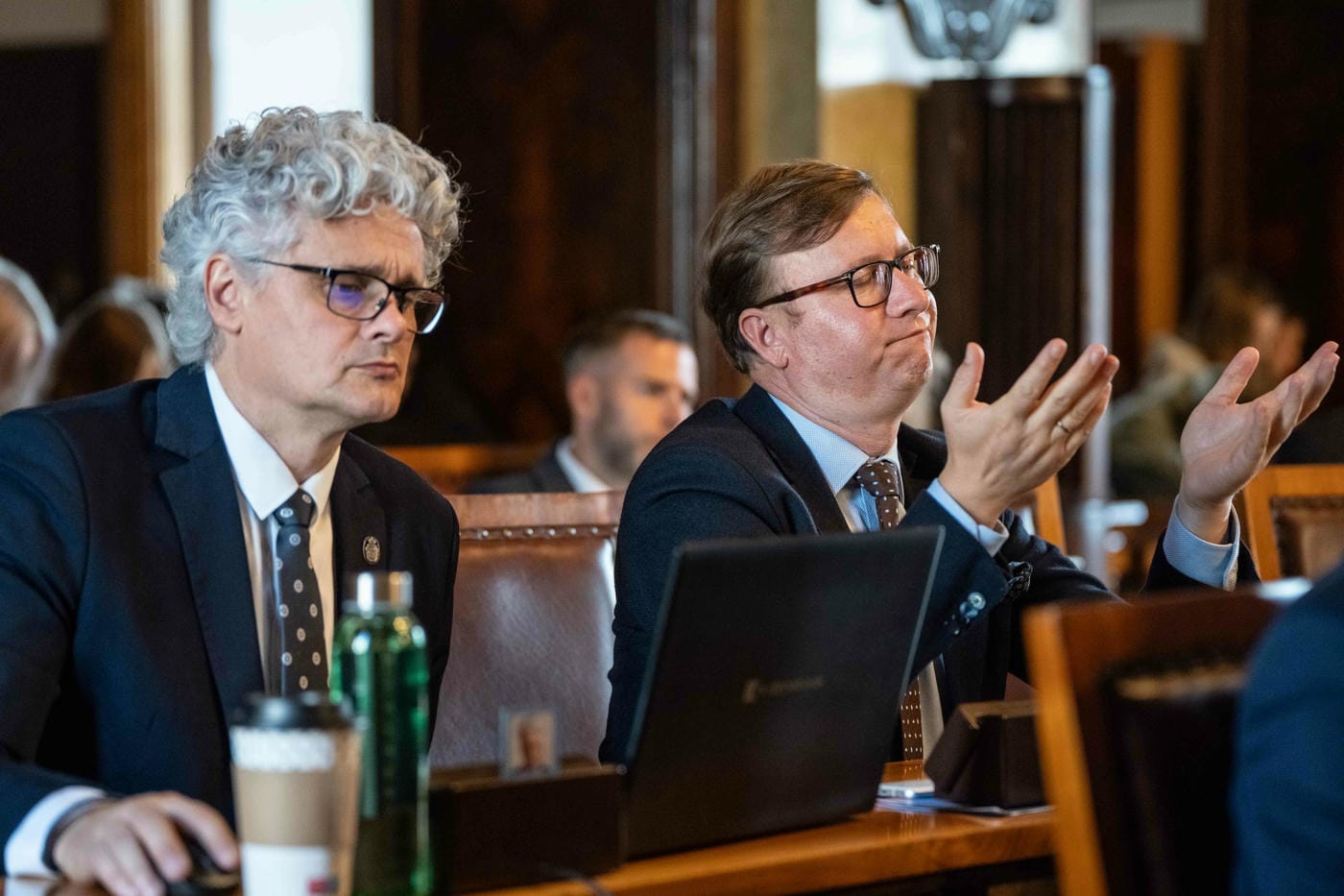 Radni-duchy. Połowa krakowskich radnych nie odpowiada mieszkańcom